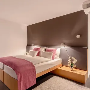 4* Szálloda Roomz - Business Design